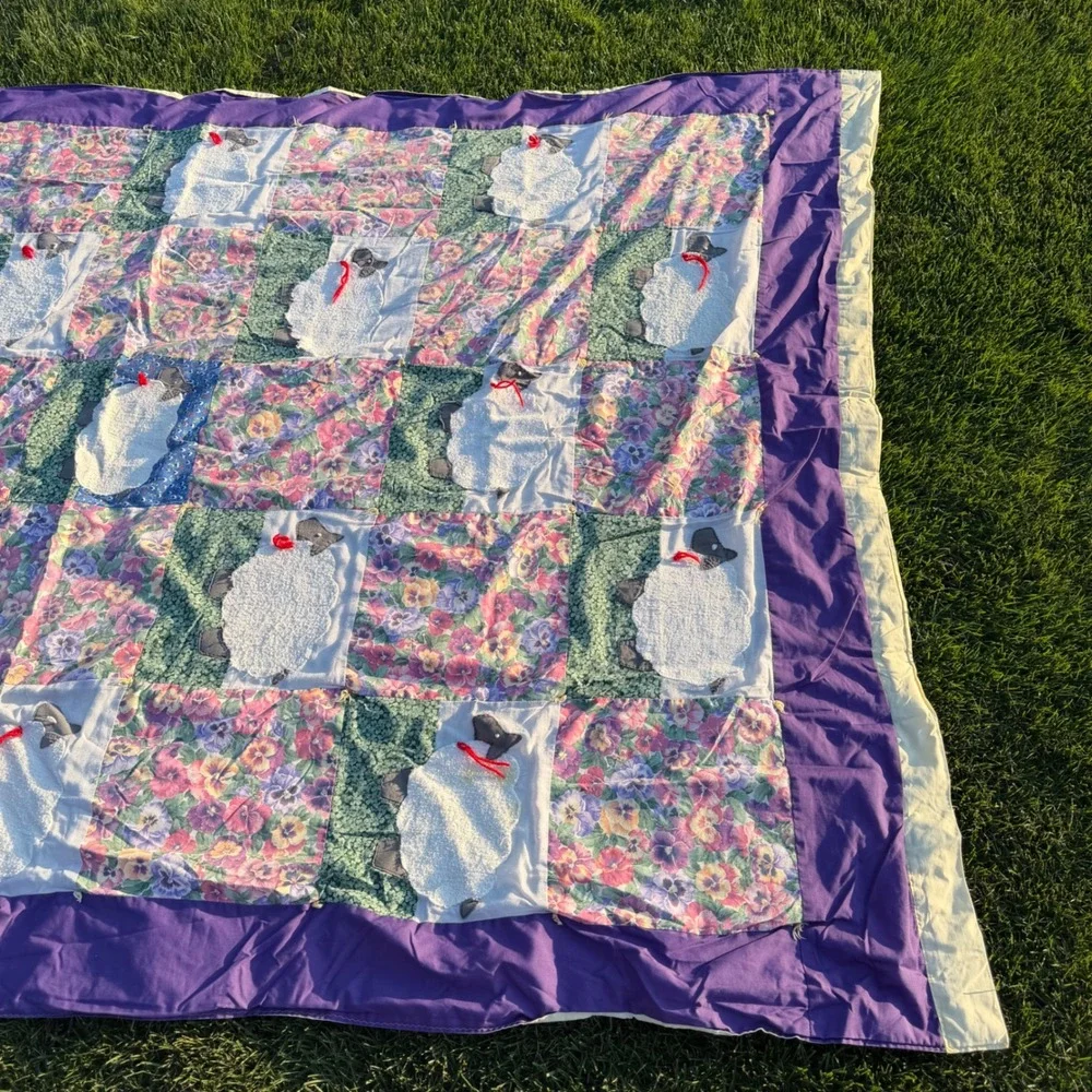 Vintage Handmade Sheep Patchwork Quilt Floral Calico Purple Green 88x69 A+ condi